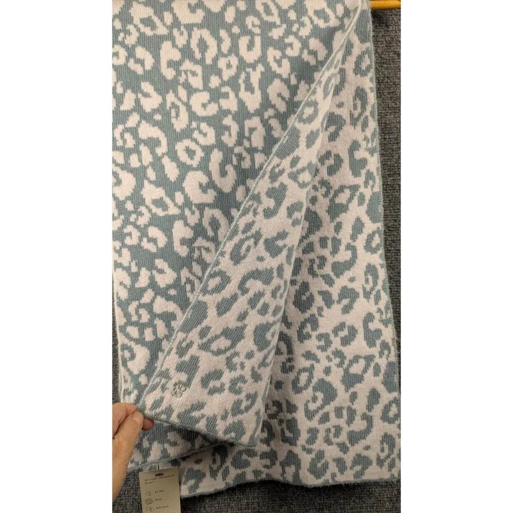 Sweaty Betty Animal Jacquard Scarf Blue Leopard Wool Blend SB7268 NWT